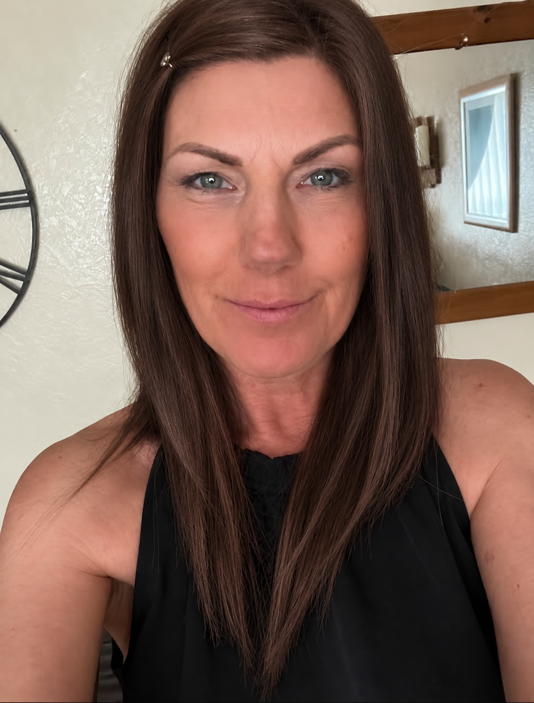 files/Brunetka_w_domowym_selfie.png